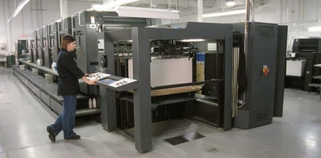 P4A155_Paint_Spraying_Machines_Pic1-900×444