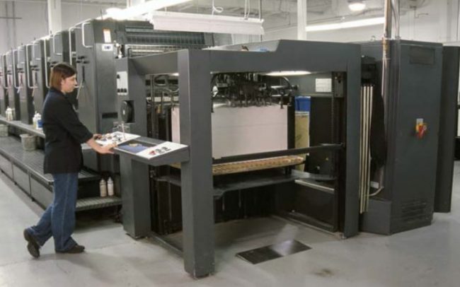 P4A155_Paint_Spraying_Machines_Pic1-900×444